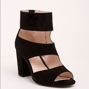 New Torrid 9.5 Wide Peep Toe Zip Boot